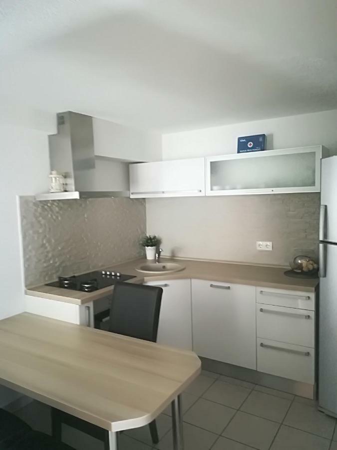 Baska Voda - Apartmani Vesna ภายนอก รูปภาพ